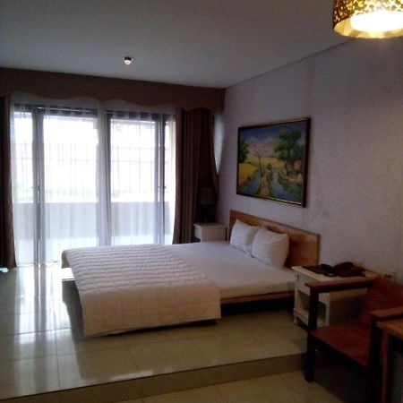 ホテルKhach San Thuong Mai Yen Thinh エクステリア 写真