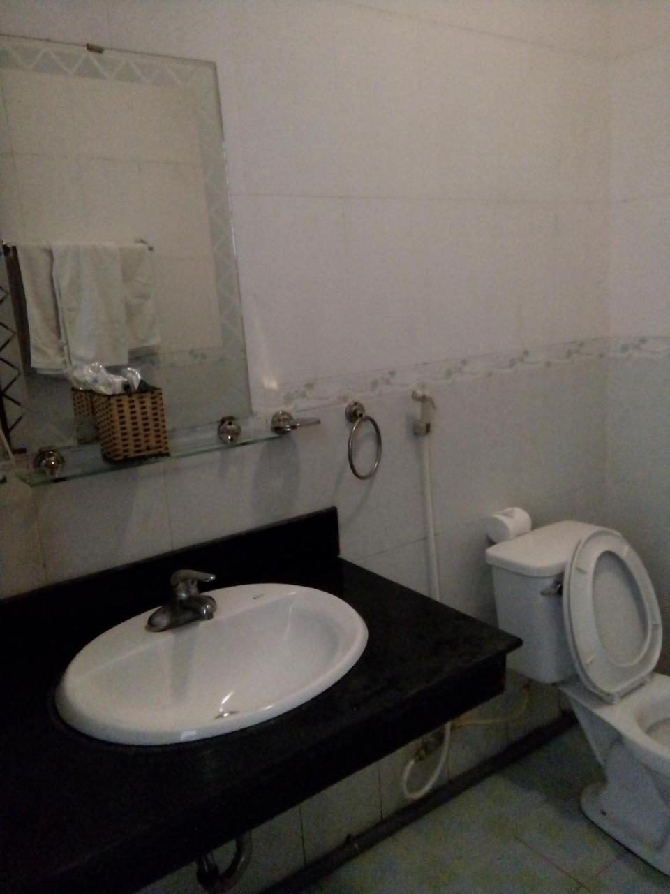 ホテルKhach San Thuong Mai Yen Thinh エクステリア 写真